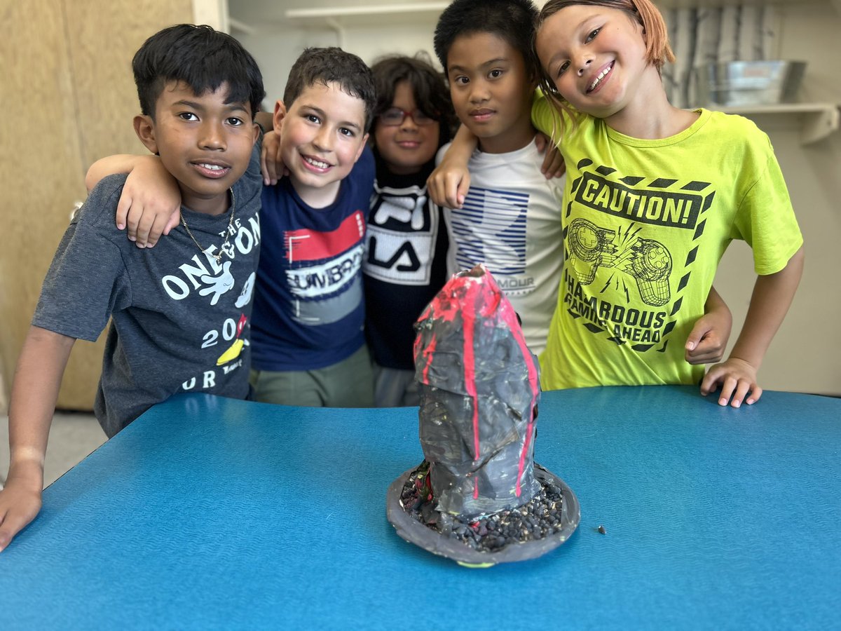 RachelMachnicki's tweet image. We learned about volcanos and had a blast watching them erupt!
#ASPIRELRSD @frontenacLRSD @archwoodLRSD
@vanierLRSD 
@marionLRSD