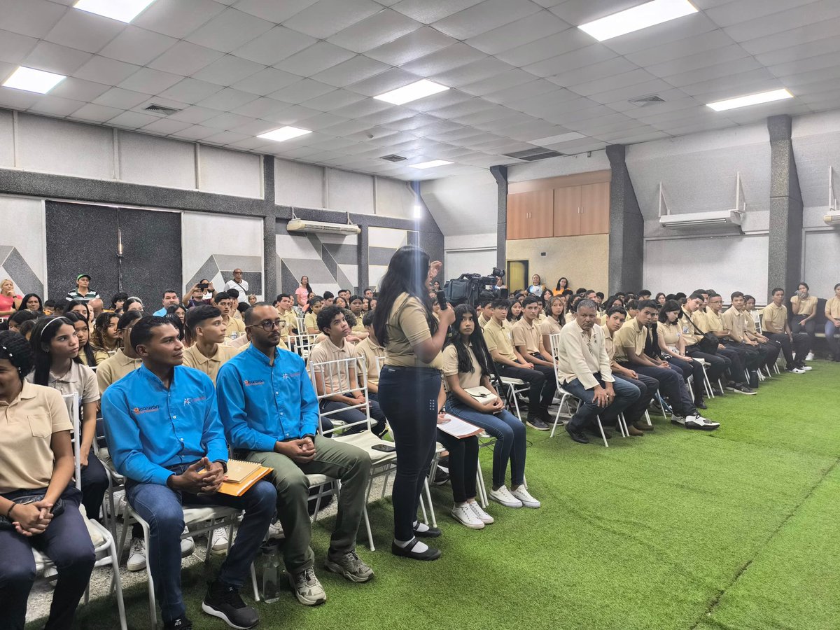 #CrecimientoProductivo 
#EnImágenes  Esté #16Jul se realizó  la Premiación Del Concurso Interliceos "LA REGATA DE FRAGATA" en el Salón Juan Germán Roscio del Consejo Legislativo. Edo. Guárico.
<a href="/NicolasMaduro/">Nicolás Maduro</a> 
<a href="/_LaAvanzadora/">Yelitze Santaella</a> 
<a href="/MPPEDUCACION/">MPPEDUCACION</a> 
<a href="/CDCEGuarico/">CDCE del Estado Guárico</a> 
<a href="/EliasEducacion1/">Elías Zurita</a>