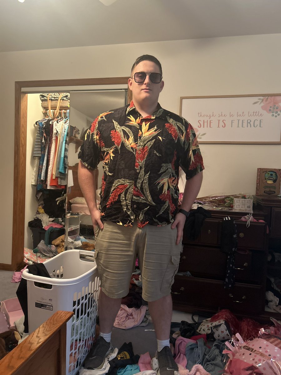 TheRealTankyBoi's tweet photo. Going to the county fair how the fit holding up https://t.co/MrfrD0vfLR