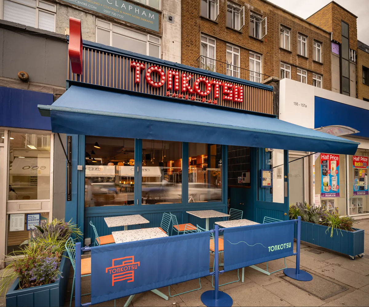 Tonkotsu Ramen Bar, Clapham

Blenheim Design crafted an interior for Tonkotsu Ramen Bar at Clapham High Street, that’s all about chill atmosphere and laid-back vibes.

This time around, our restaurant designers upped the ante with designated space for the guest DJ’s.