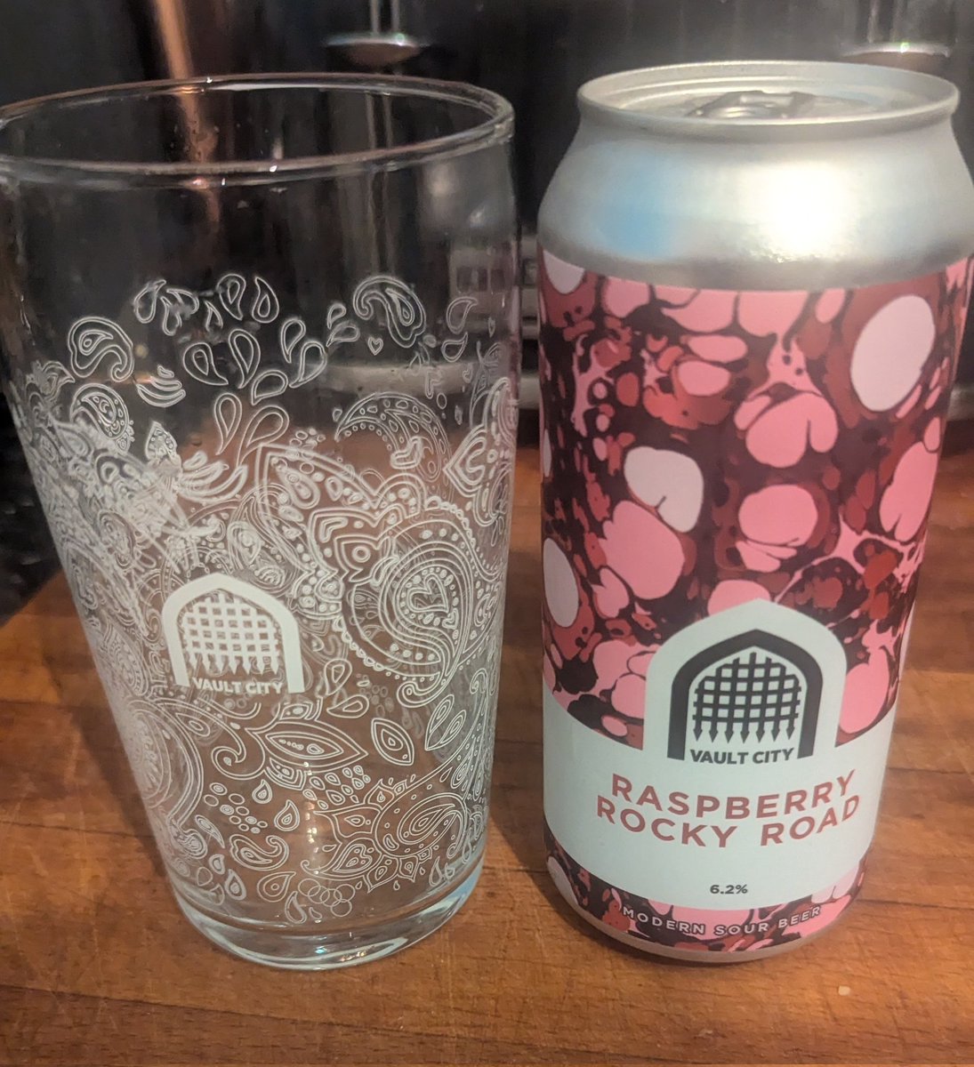 Dave1rvine's tweet photo. @vaultcitybrew need to remake this! I may even crack this 1 open in honour of their 6th birthday if they do.... https://t.co/xLK7FpPWLN