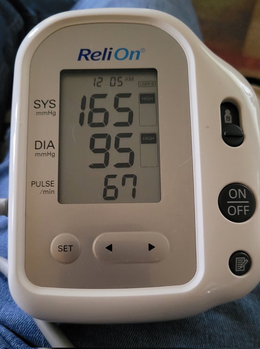 Alt95niss's tweet image. BP way up... I think its this high because I hurt my knee somehow. Can barely walk. Kid you not I've been sitting all day and all of a sudden buckled over pain.. Imma chill for an hour and see what's up. #OldPeopleProblems