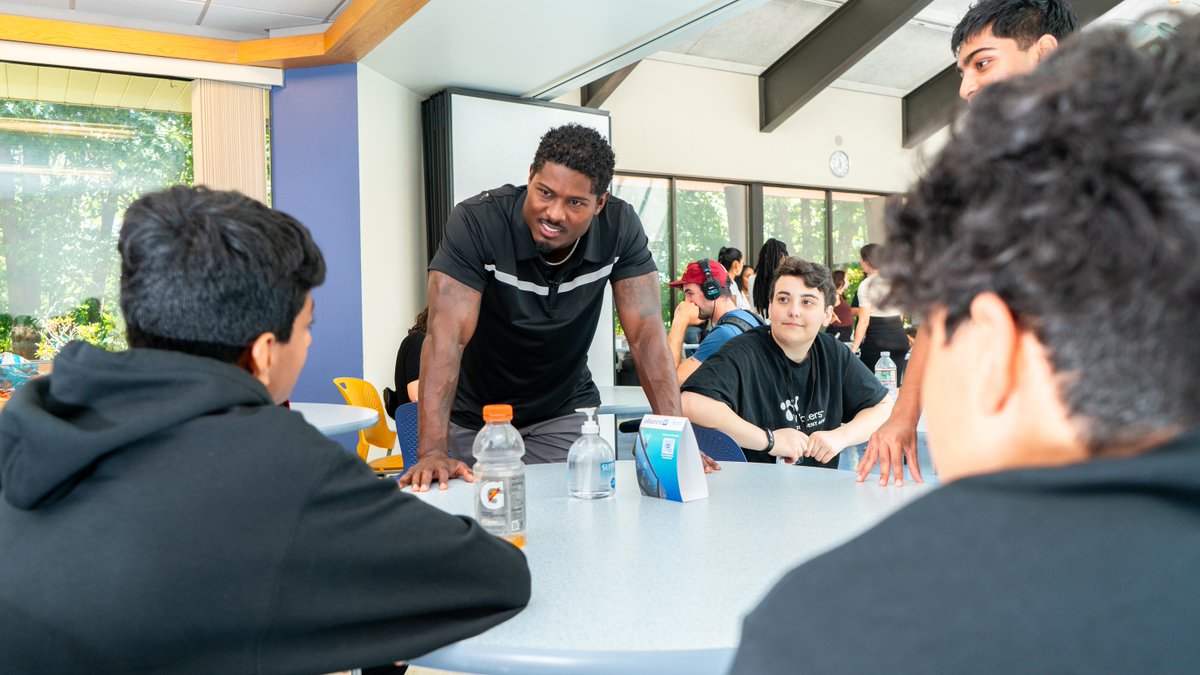 WatersCorp's tweet photo. We had so much fun hosting @justjjones, @Patriots cornerback and advocate for STEM education today at HQ! 

He joined the Waters Student Academy for a day filled with curiosity, camaraderie, and inspiration. Take a look at some of our favorite moments! 

#LifeAtWaters https://t.co/oSS1h1gDUR