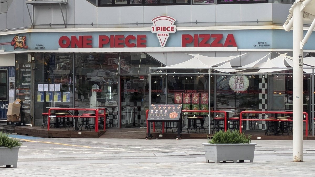 OfAaron3's tweet photo. Guys, I've found the One Piece. It was pizza all along. https://t.co/056x0bpiXy