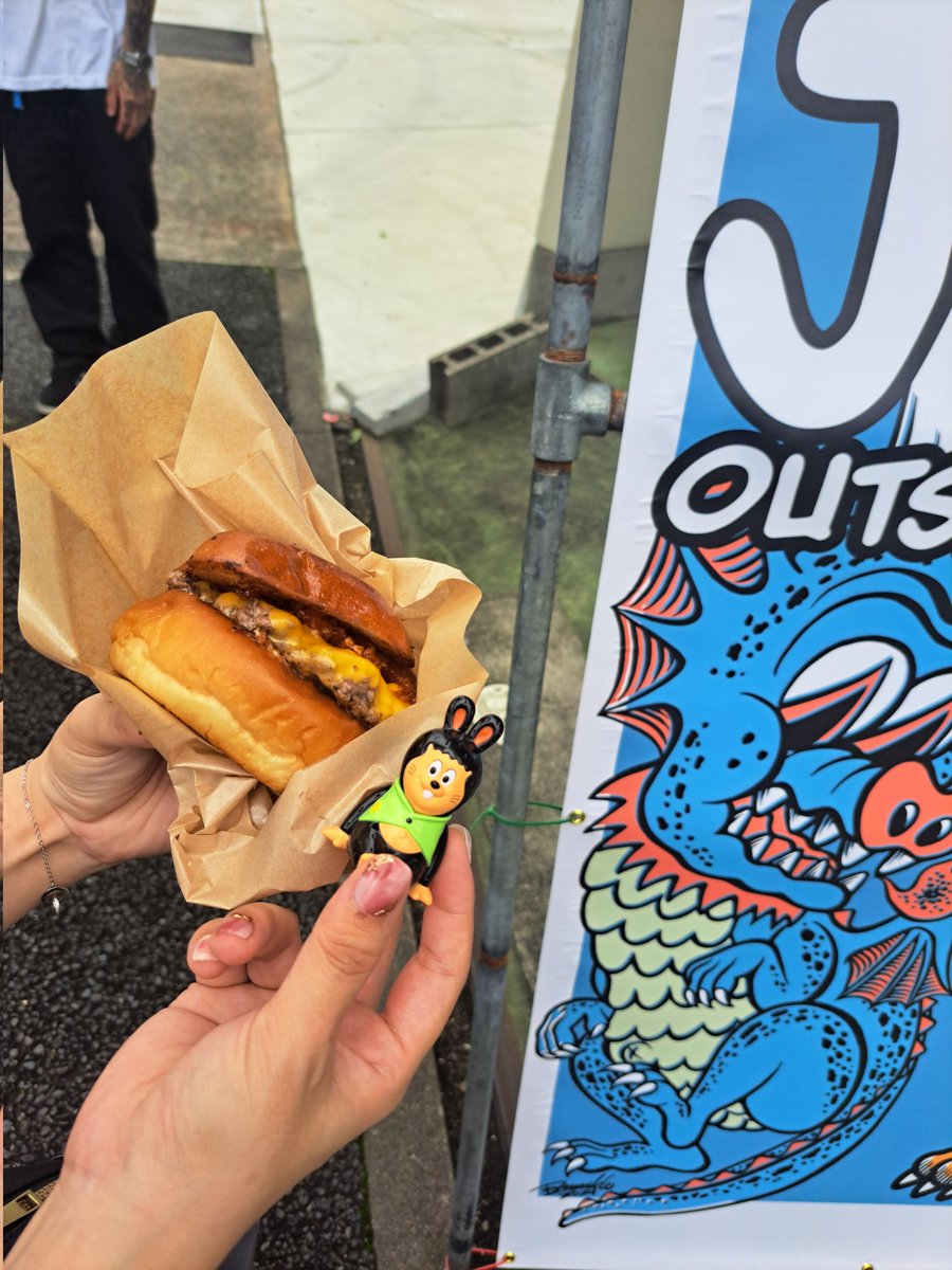 ikimonosuki1011's tweet photo. 2024.7.14 Junx outside toy show 

特にハンバーガー旨かった‼️
また機会あれば食べに行きたい

#Junx https://t.co/yNegZ8VpLn