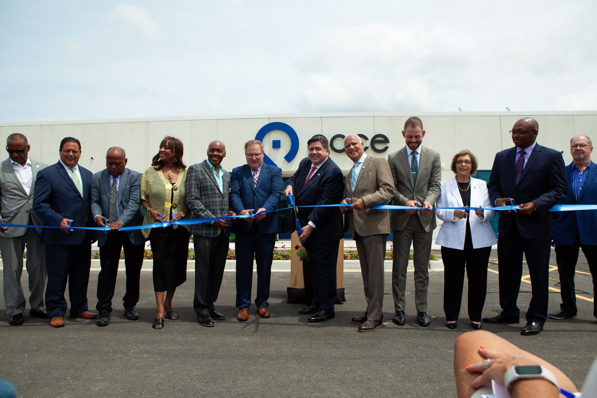 PaceSuburbanBus's tweet photo. Governor JB Pritzker Joins Pace to Celebrate Agency’s Latest Investment in the South Suburbs. Read more here: https://t.co/f6XbiDak0m https://t.co/rcSgjBiayE