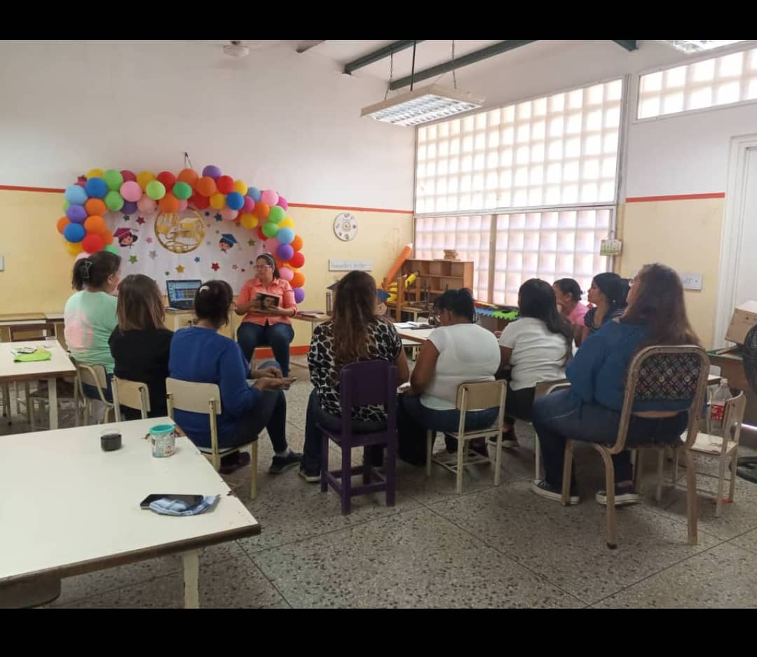 SomosUnem's tweet photo. #Entérate 🗣️|| Los integrantes de Gestión Académica y los docentes de la @utguzulia2 desarrollaron un simposio de #EducaciónInicial, para los bachilleres, #TSU y licenciados de la región, el cual tuvo como propósito orientar y promocionar los diferentes #PNF y #PNFA de la #UNEM. https://t.co/n7fEON9GCy
