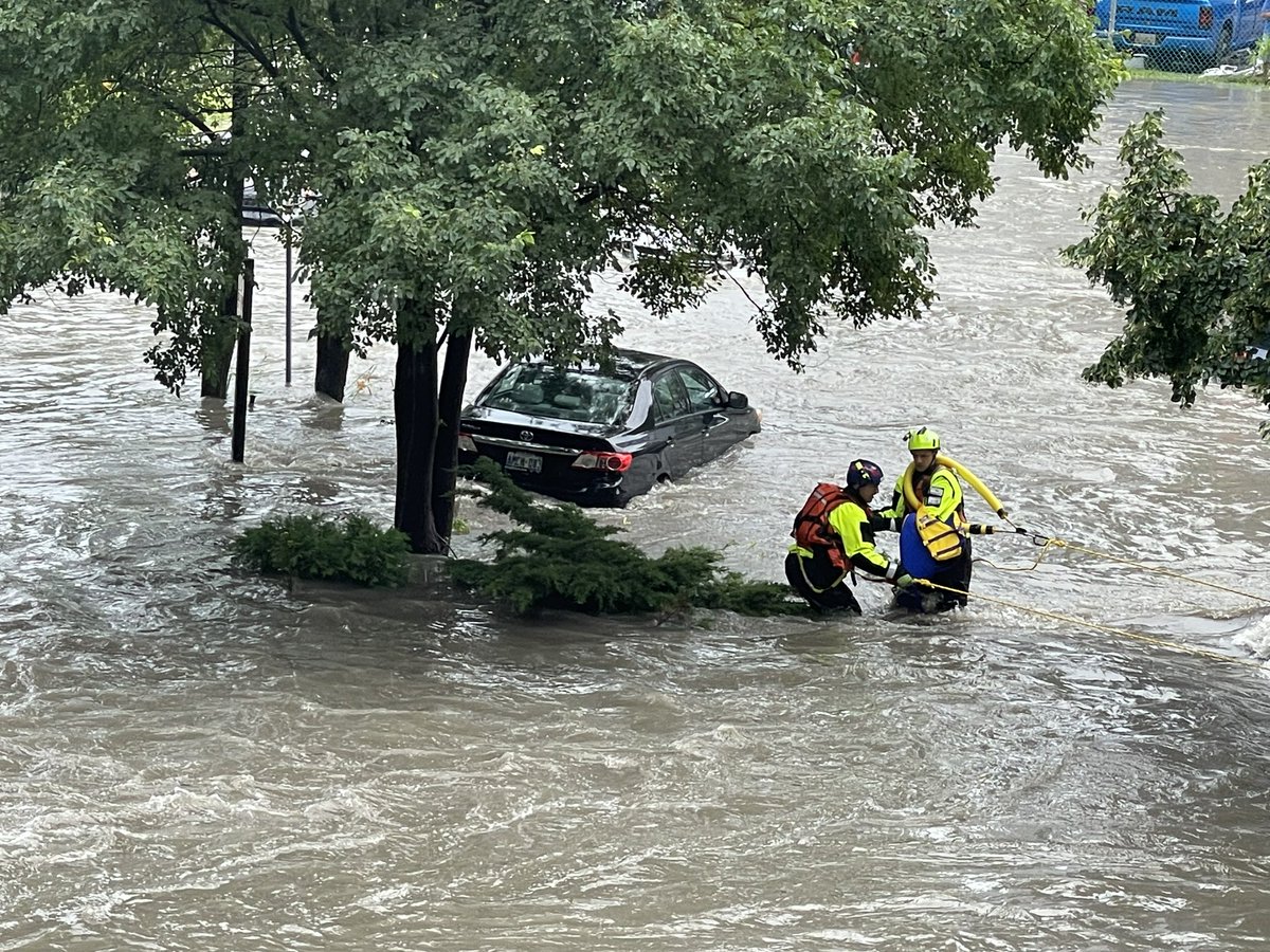 JCEPhoto's tweet photo. Video from 3145 Queen Frederica Dr in #Mississauga shows heavy water flow flooding a parking lot to this apartment. @MississaugaFES says approximately 50 cars were damaged due to this. A Mississauga Fire Truck was also towed away from the scene. https://t.co/mylOm5g0J9