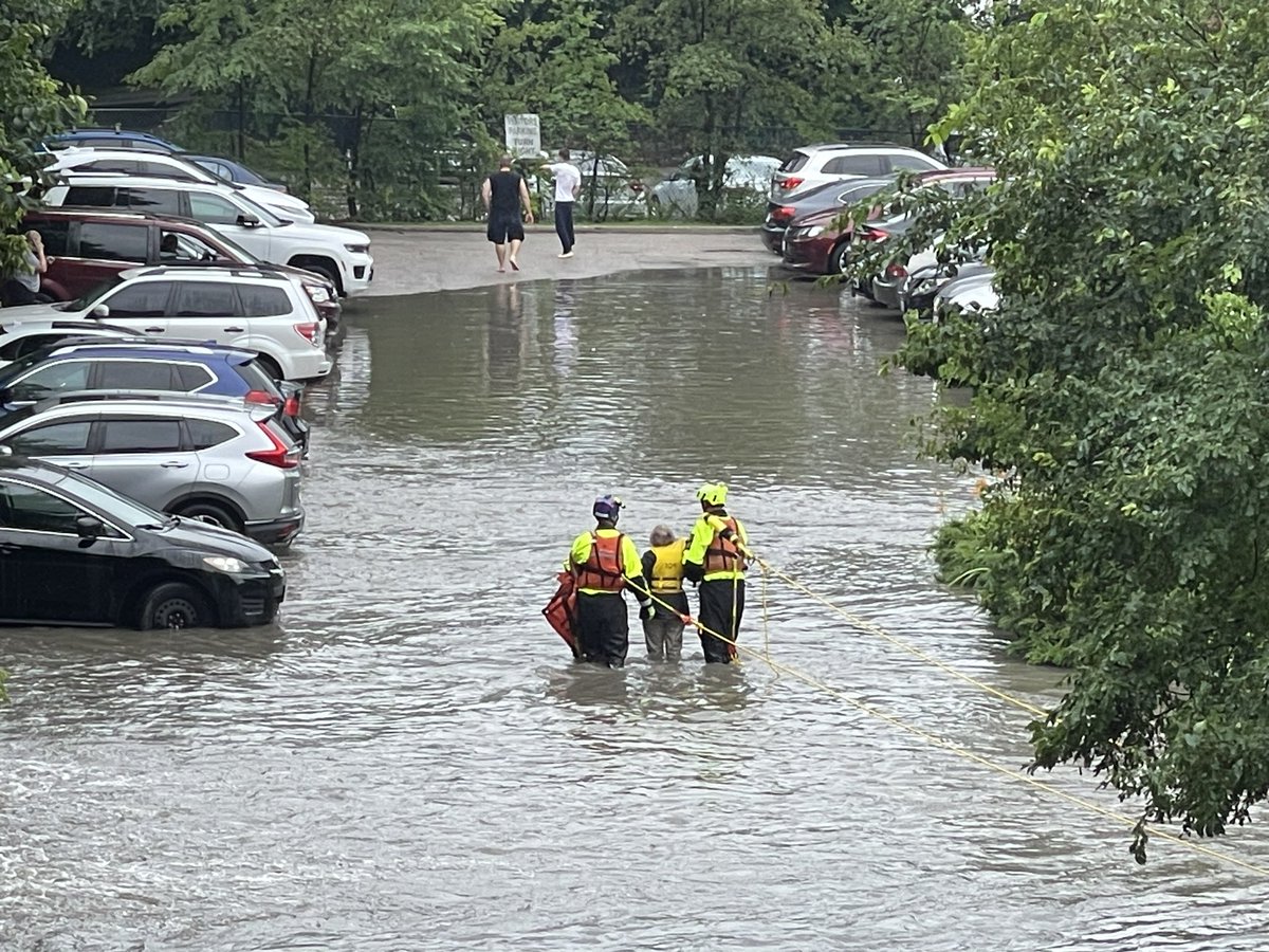 JCEPhoto's tweet photo. Video from 3145 Queen Frederica Dr in #Mississauga shows heavy water flow flooding a parking lot to this apartment. @MississaugaFES says approximately 50 cars were damaged due to this. A Mississauga Fire Truck was also towed away from the scene. https://t.co/mylOm5g0J9