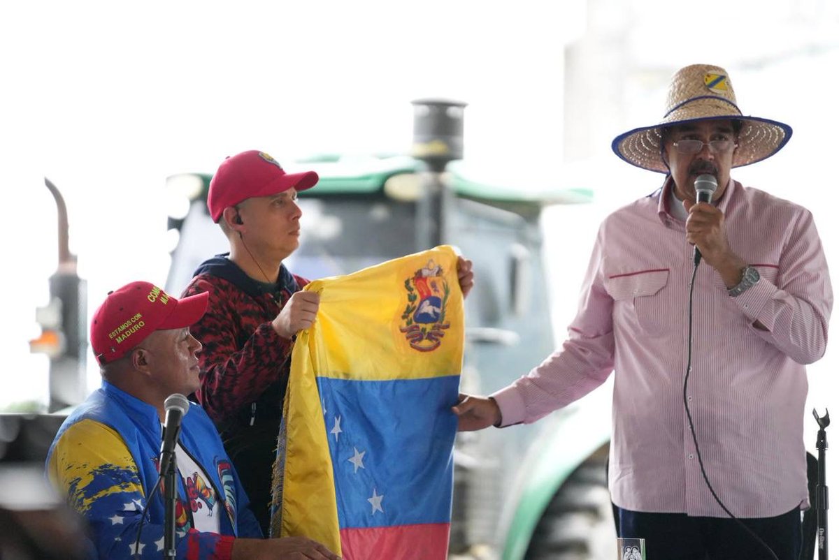 Vamos con todo el entusiasmo a nuestro estado Lara, nos envía el presidente <a href="/NicolasMaduro/">Nicolás Maduro</a> a organizar Asambleas Comuneras para seguir ejecutando proyectos en materia de servicios públicos. 
Mañana nos visitará nuestra madrina y vicepresidenta <a href="/delcyrodriguezv/">Delcy Rodríguez</a>
Vamos a estar en