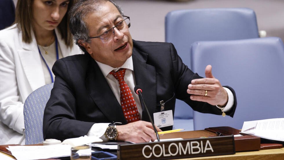 Agradecemos a <a href="/petrogustavo/">Gustavo Petro</a> por su denuncia de la arbitraria inclusión de nuestro país en la lista de Estados patrocinadores del terrorismo, al intervenir ante la Comisión de Consolidación de la Paz de <a href="/ONU_es/">Naciones Unidas</a>.

Reiteramos el compromiso de #Cuba con la paz en #Colombia.