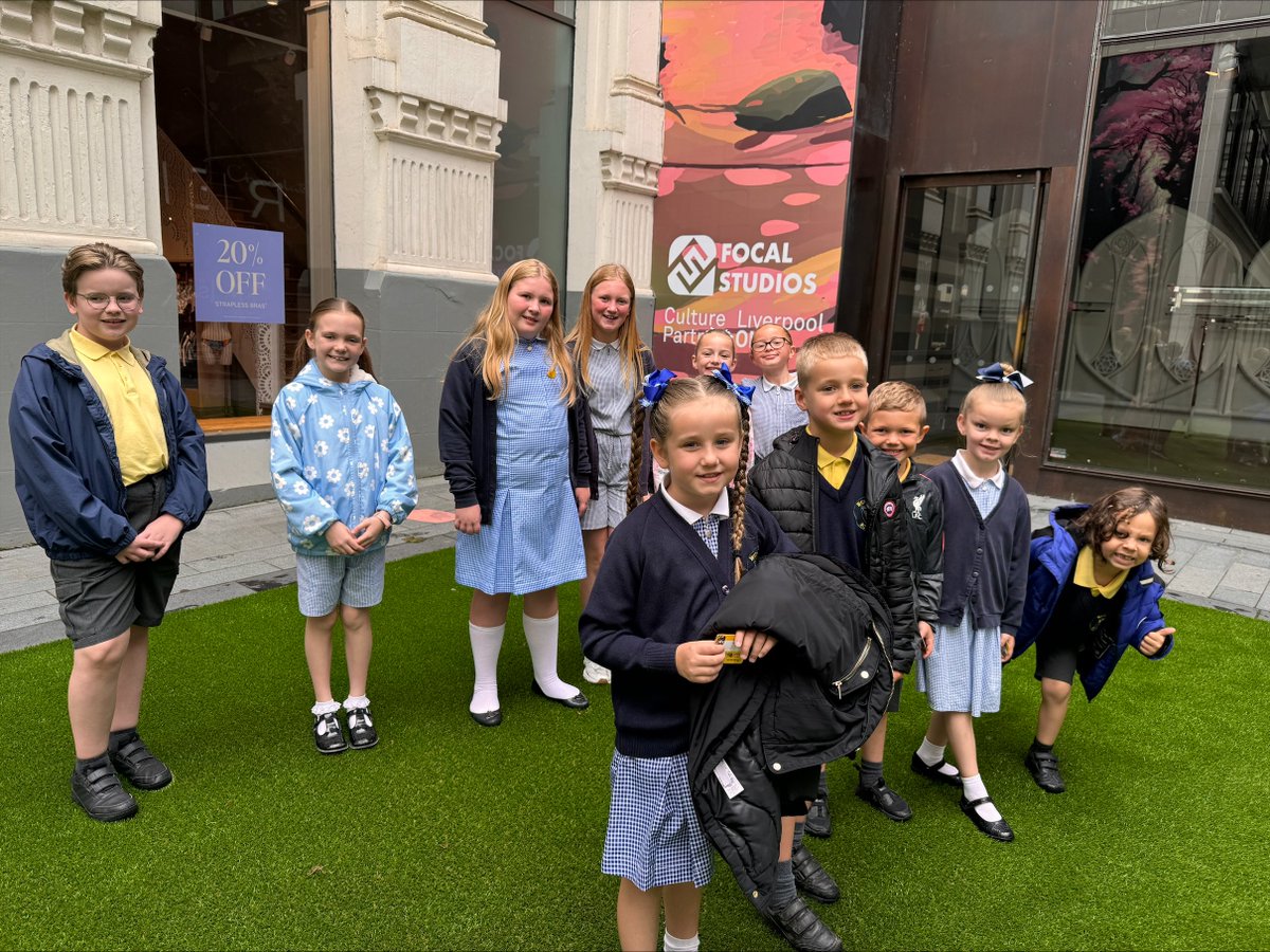 WestvalePrimary's tweet image. A splendid way to spend a Tuesday morning @Waterstones Liverpool choosing some new books for school. #makingchoices #lovereading @kirkbycollab