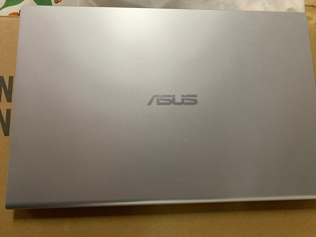 PatiiGimenez1's tweet photo. Vendo notebook Asus 
Un mes de uso, impecable! https://t.co/ql9a0Ejt3V