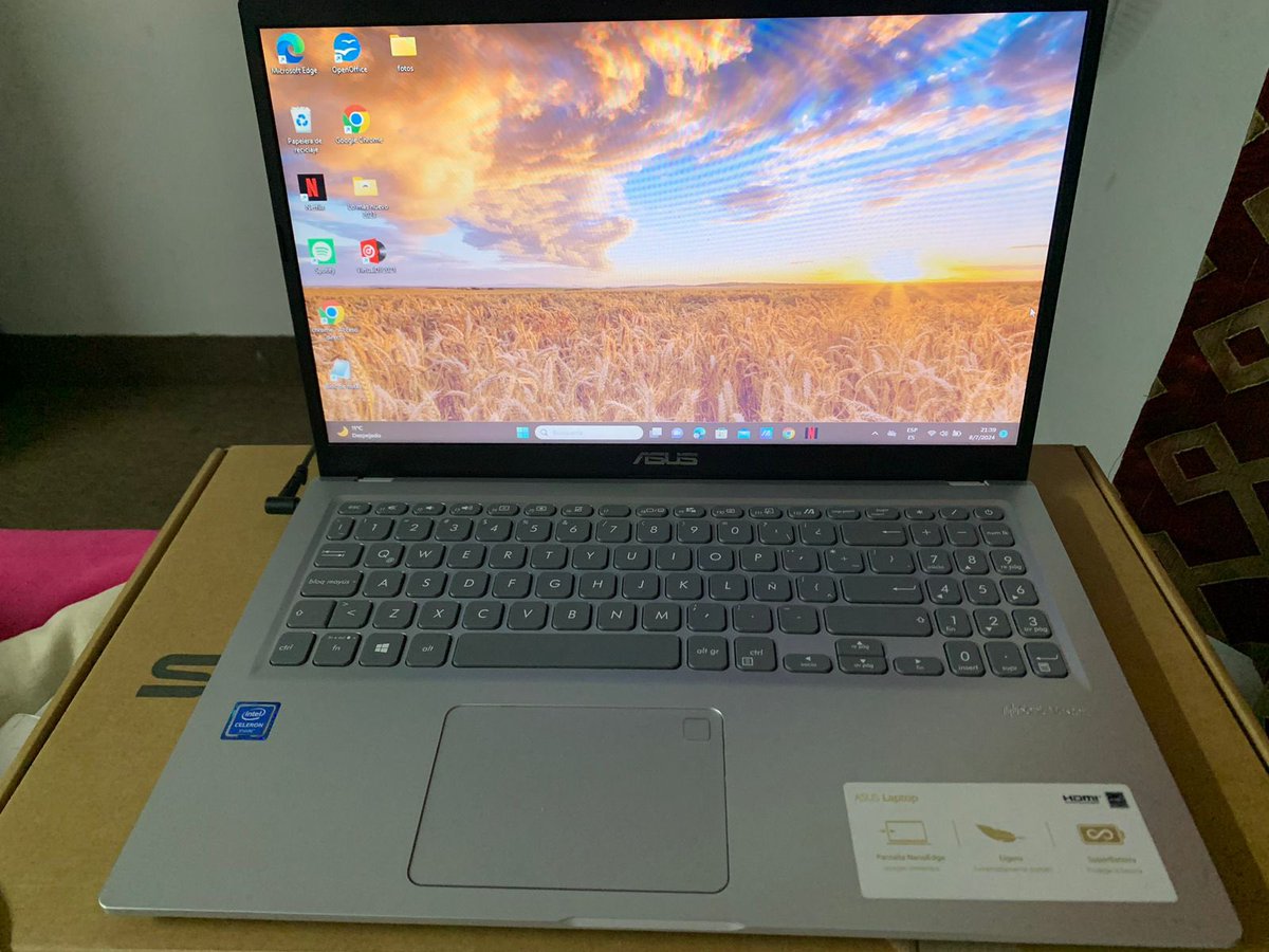 PatiiGimenez1's tweet photo. Vendo notebook Asus 
Un mes de uso, impecable! https://t.co/ql9a0Ejt3V