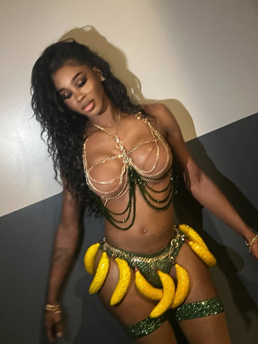 LaniyahMonroe's tweet photo. Banana split 🍌💋😈 https://t.co/Qnf640LxIk