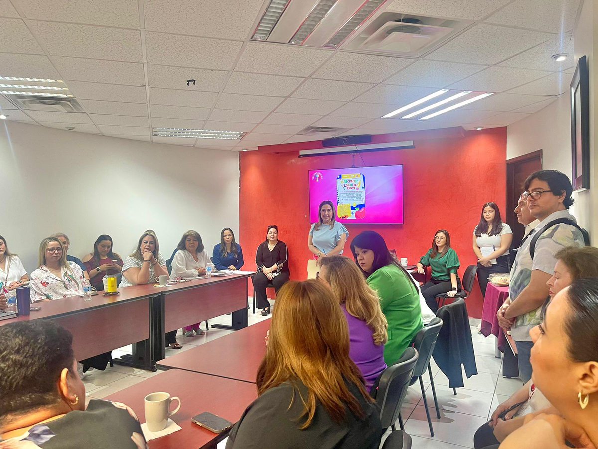 SonoraBienestar's tweet photo. 🔘 Esta mañana en #Sedesson fuimos sede de la Reunión Mensual de Voluntariados de las Dependencias de @Gobiernosonora, cuyo fin es trabajar conjuntamente para favorecer a la población en mayor vulnerabilidad. https://t.co/pnVRFqiWBA