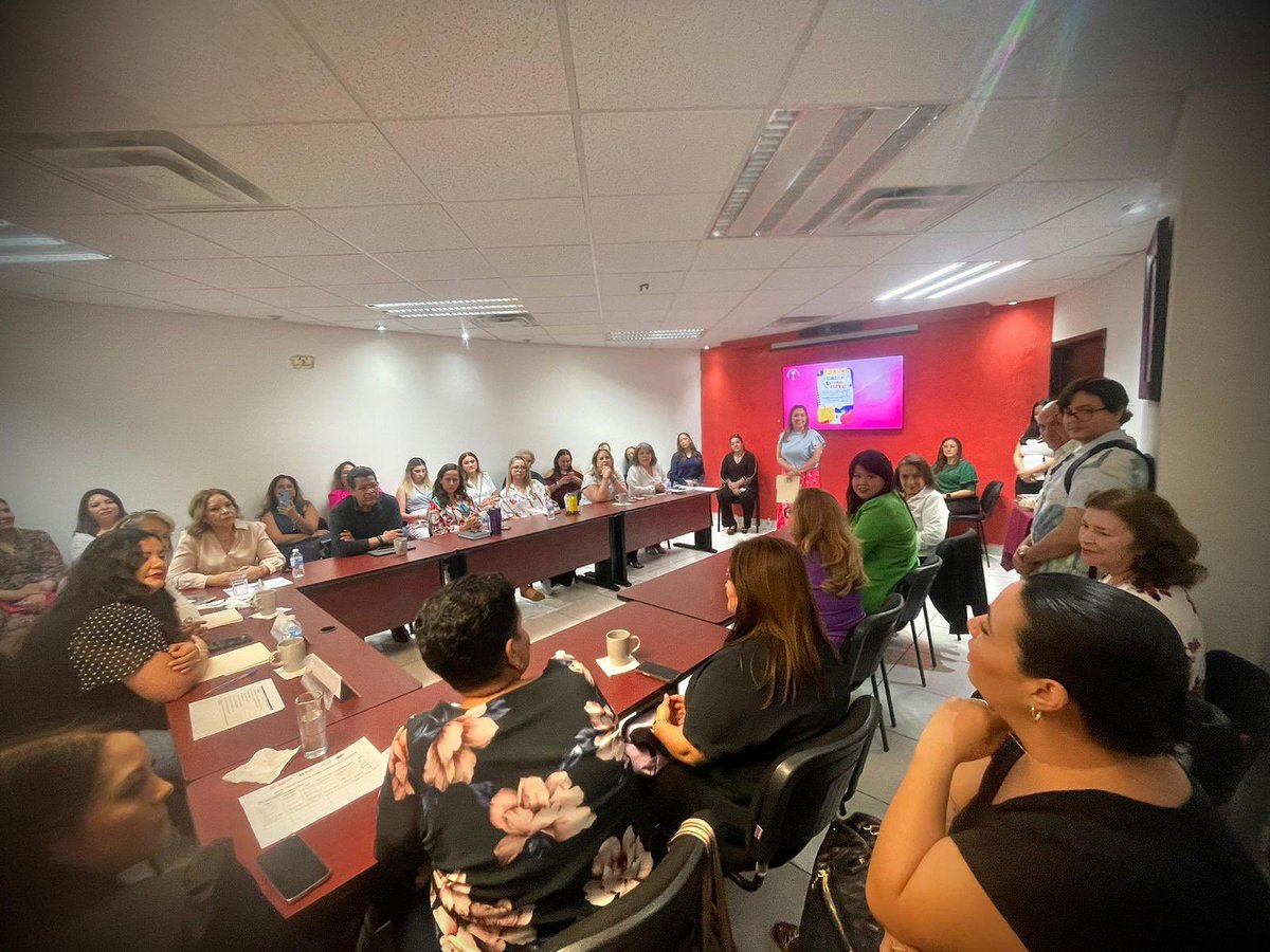 SonoraBienestar's tweet photo. En la reunión estuvo presente la Directora General de DIF Sonora, @LizethVasquez a quien agradecemos su visita; en ella se expuso cuáles han sido, desde Sedesson, los programas de mayor impacto en beneficio que nuestras comunidades. https://t.co/6wEY7UChTu