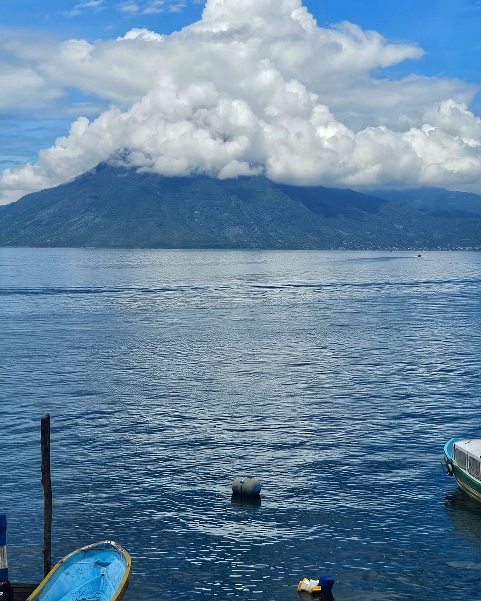 SrFanon's tweet photo. Qué más. Que sentirse pequeña frente a la madre tierra
#Guatemala #lagoatitlan https://t.co/cqhr1CrJ14
