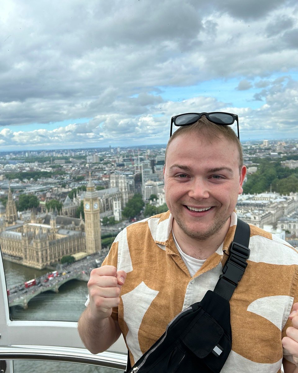 nathanhaston's tweet image. Had a #snog at the #londoneye today!  Total blast! 10/10 do recommend!  #fishandchips again and #gelato to round off the night!  Cheerio!