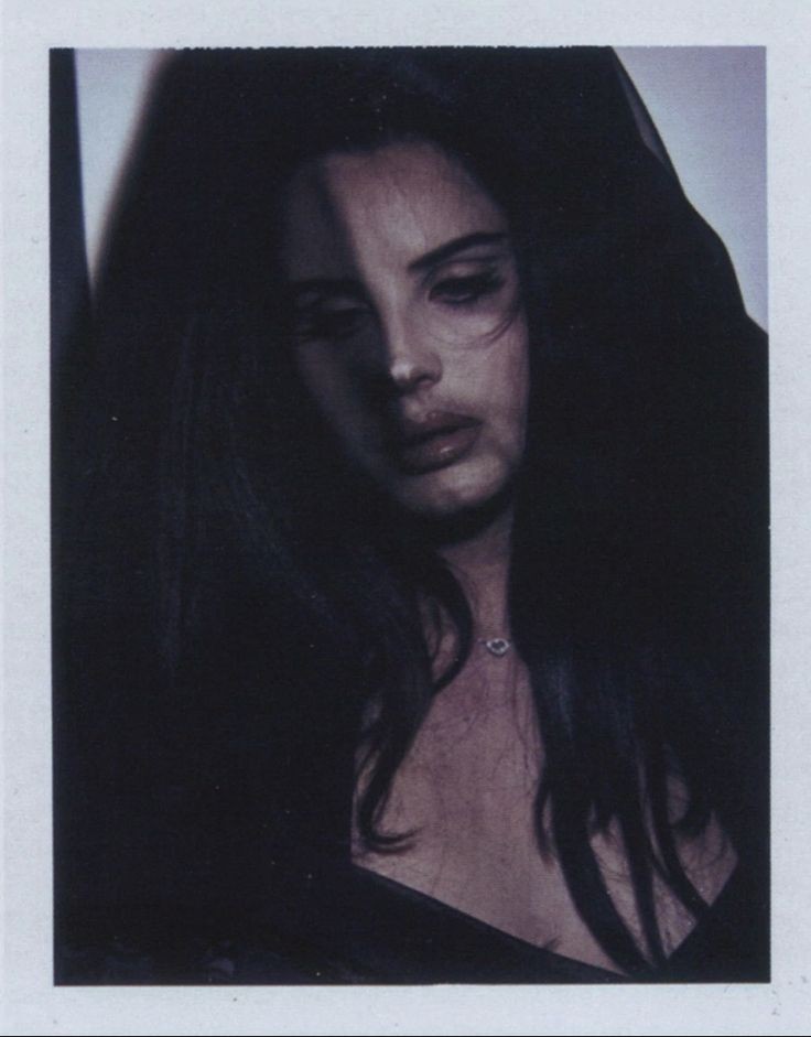 🖤| Atualização de Lana no seu Instagram agradecendo pelo apoio dos fãs no lançamento do álbum "Ultraviolence", e pela boa recepção da critica.