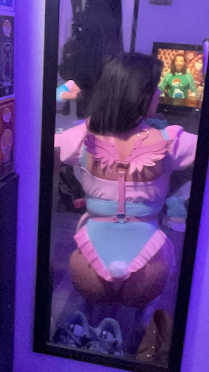 Whisperfem's tweet photo. Tell what you would do to me I’m sooo horny and in heat with this cage on 🥲(repost appreciate) https://t.co/OigDDbHdm8