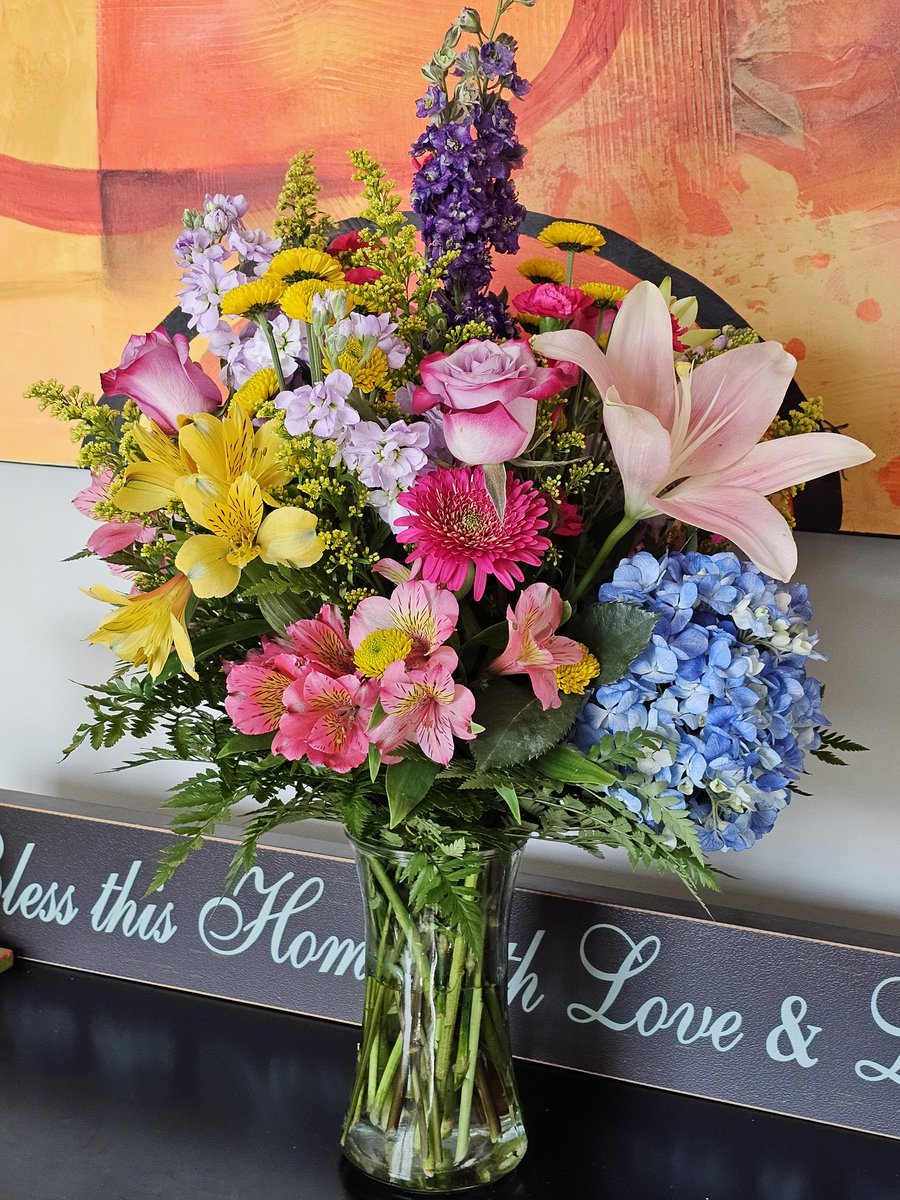 IamMsRuss's tweet photo. The heart of the man will always come through. I have truly been blessed to work with and for @DrNormanCSauce3 
Thank you for brightening my day!💐 https://t.co/Z0ojdk6h5z