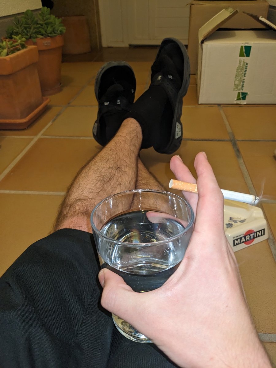 gitanoconlaeso's tweet photo. cigarette🚬 + H20💧= best combo😍 https://t.co/rPPBUyUgoB
