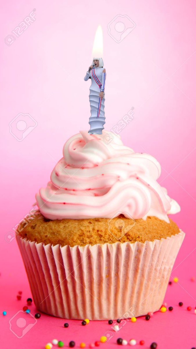 SylBeuh's tweet photo. @PoseTonPNG 5 ans d’études en graphisme https://t.co/xoWXqYXfsr