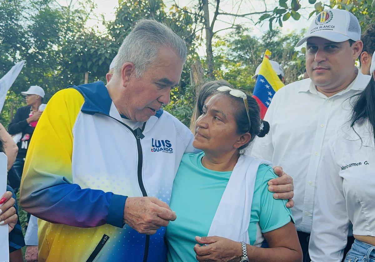 Luisemartinezh's tweet photo. #PuebloAPueblo 📍

Desde El Totumo, en San Juan de los Morros, #Guárico, ratificamos que en nuestro Gobierno no descansaremos hasta garantizar sueldos, salarios, pensiones y jubilaciones dignas para todos los venezolanos. 

El ‘Milagro Económico si es posible, con ello rescataremos a #Venezuela 

#UnidosSeViveMejor 🇻🇪
#SomosGarantíaDeCambioEnPaz 
#16Jul