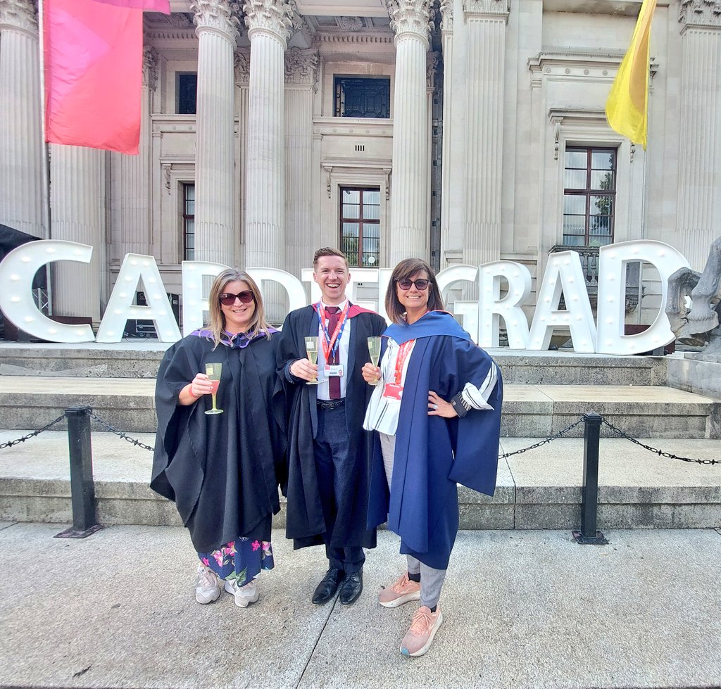 MaglabCardiff's tweet image. Congratulations MagLab class of 2024! You graduate today as accredited magazine journalists, and we couldn&apos;t be more proud of what you&apos;ve achieved 👨‍🎓👩🏾‍🎓🏅#CardiffTrained #maglabcardiff #magazinejournalism
