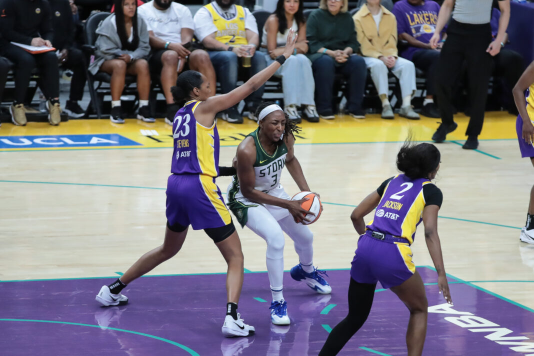 Jevone Moore tweet media