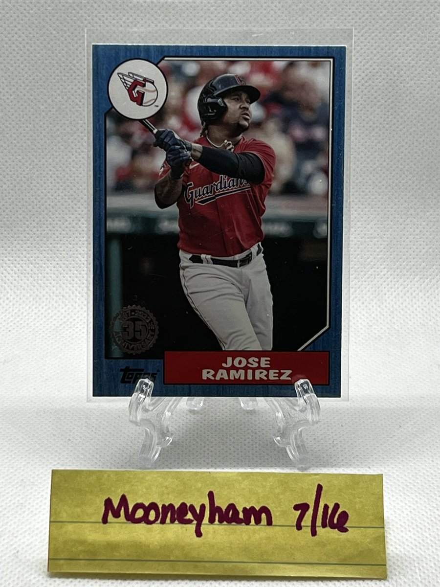 MSUSPORTSCARDS's tweet image. Aaron Judge Fire Purple 12/99 $10 pwe
Jose Ramirez 87 insert blue $6 pwe 
@CardHobbyRTs @CardboardEchoes @HobbyRetweet_ @sports_sell @ILOVECOLLECTIN1