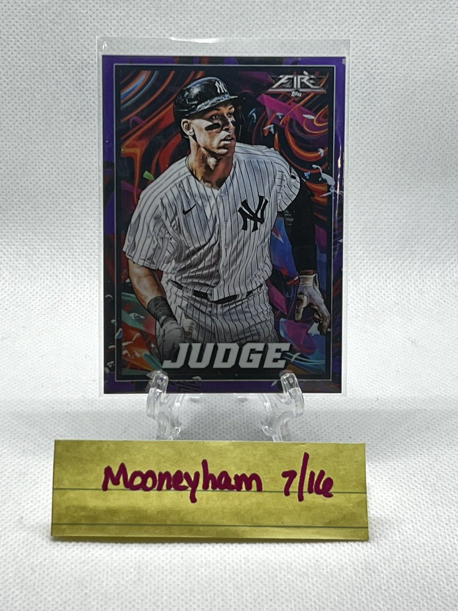 MSUSPORTSCARDS's tweet image. Aaron Judge Fire Purple 12/99 $10 pwe
Jose Ramirez 87 insert blue $6 pwe 
@CardHobbyRTs @CardboardEchoes @HobbyRetweet_ @sports_sell @ILOVECOLLECTIN1