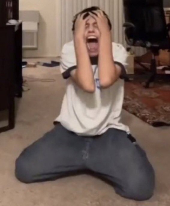 ⠀   
Al menos que lo deje tocarle el culo.
⠀