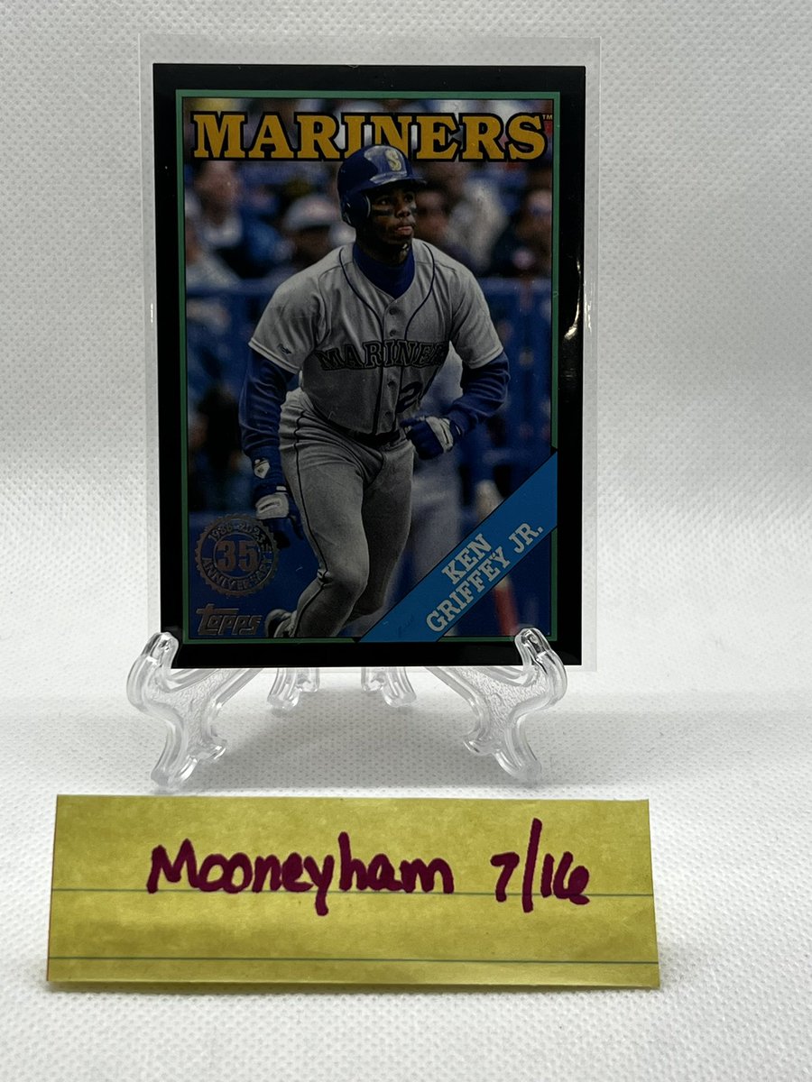 MSUSPORTSCARDS's tweet image. Ken Griffey Jr Black Border 88 insert 268/299 $10 pwe obo
@CardboardEchoes @TheHobby247 @HobbyConnector @CardHobbyRTs @HobbyRetweet_ @ILOVECOLLECTIN1