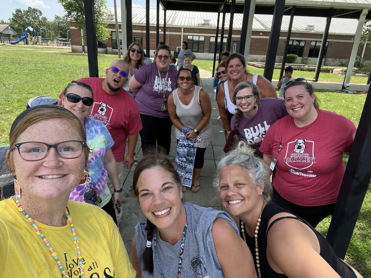 ElizabethG56761's tweet photo. @ShilohValleyES summer camp Bulldogs celebrated amazing teachers &amp; hard-work w/ a reward of water fun &amp; ice-pops (from Bakers Fire Dept❤️). Summer camp is over, but summer reading is not! Don’t stop now! @AGHoulihan @SusanRodgersS4 @TopperJenn58692 @mrs_mmoore #RtA #UCPSNC https://t.co/lNW54DMM0l