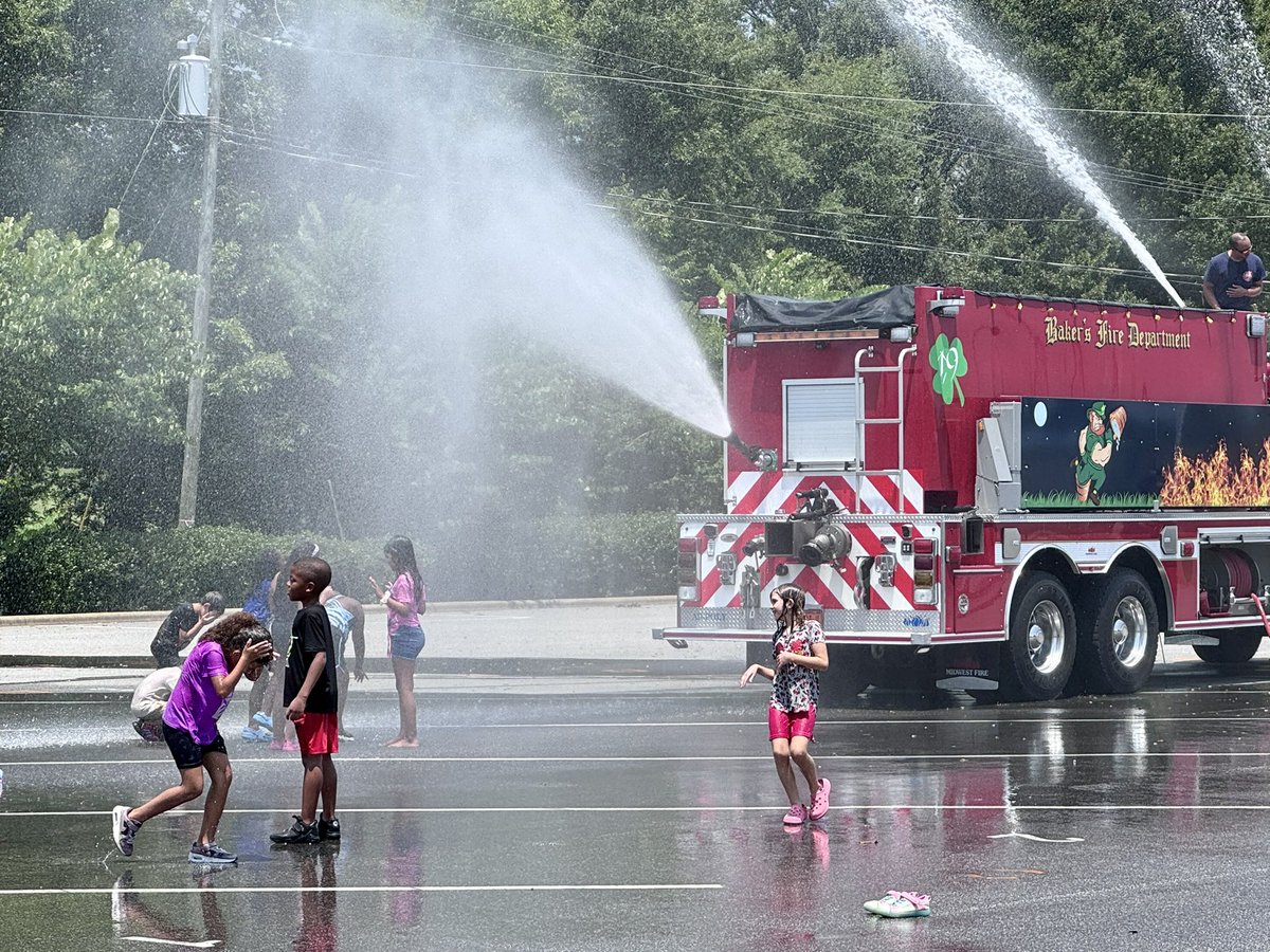 ElizabethG56761's tweet photo. @ShilohValleyES summer camp Bulldogs celebrated amazing teachers &amp; hard-work w/ a reward of water fun &amp; ice-pops (from Bakers Fire Dept❤️). Summer camp is over, but summer reading is not! Don’t stop now! @AGHoulihan @SusanRodgersS4 @TopperJenn58692 @mrs_mmoore #RtA #UCPSNC https://t.co/lNW54DMM0l