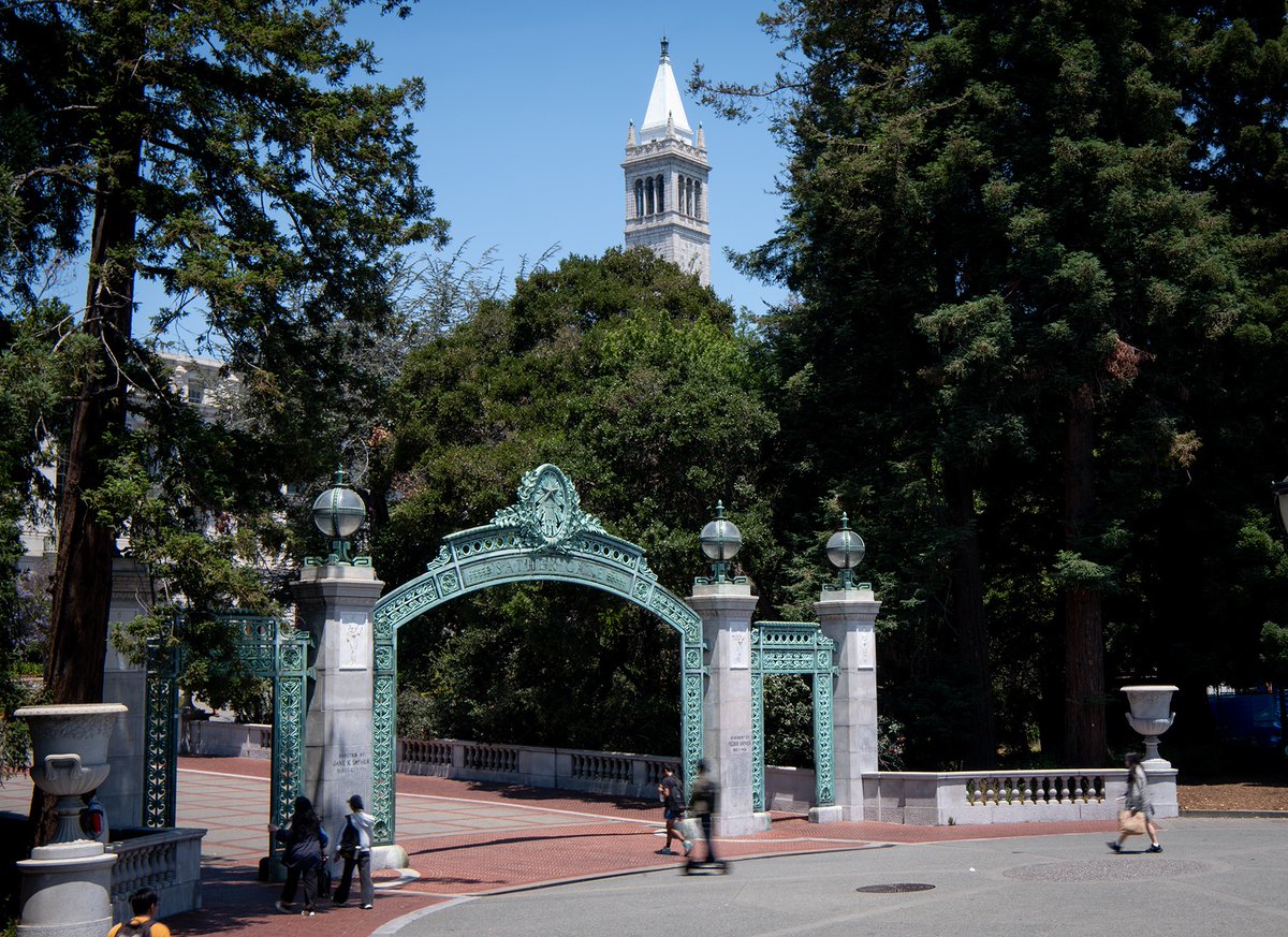 CalAdmissions's tweet photo. โ๏ธ Our favorite duo! #berkeleypov https://t.co/MX0a1QrWQA