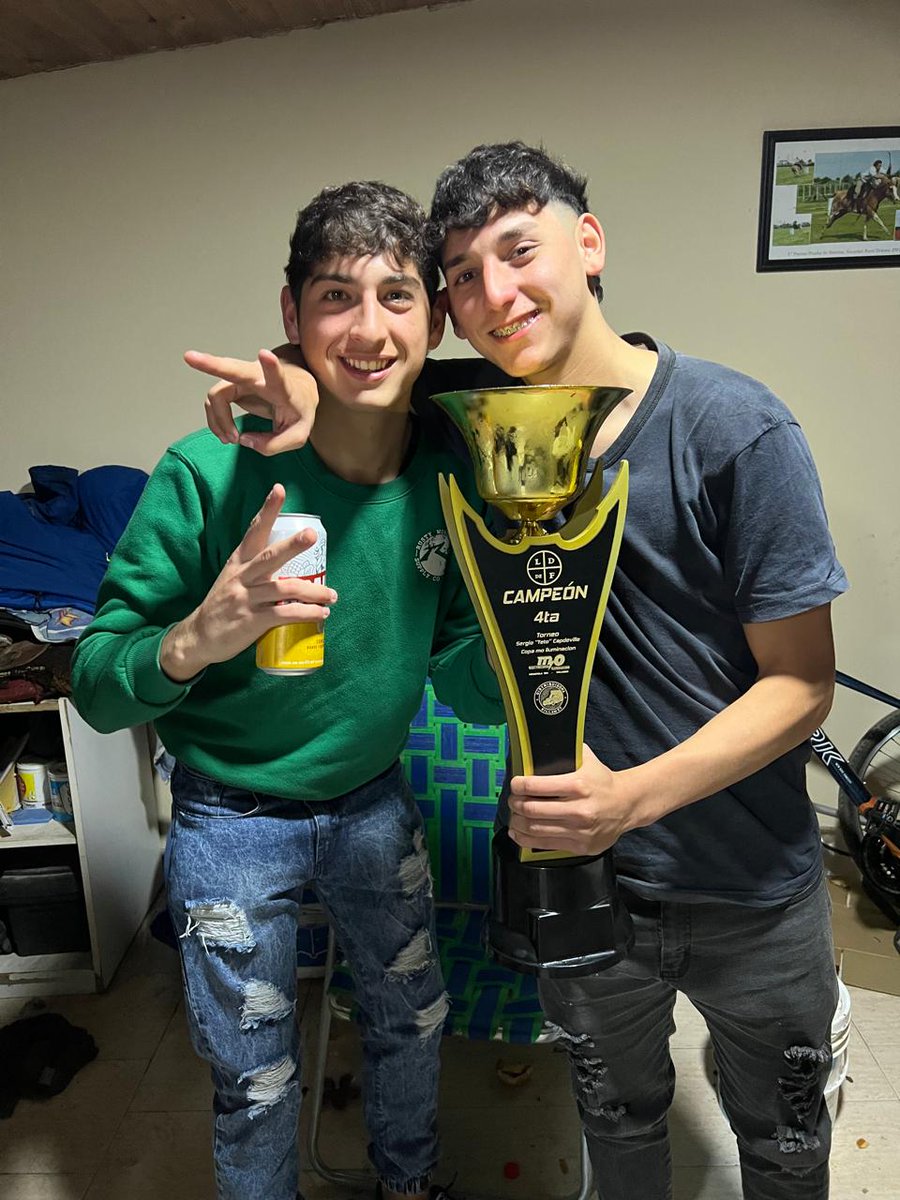 Cuando tengan goles en una final nos hablan mientras tanto no respondemosss😴
Sarmiento campeón 2024💪🏽☠️