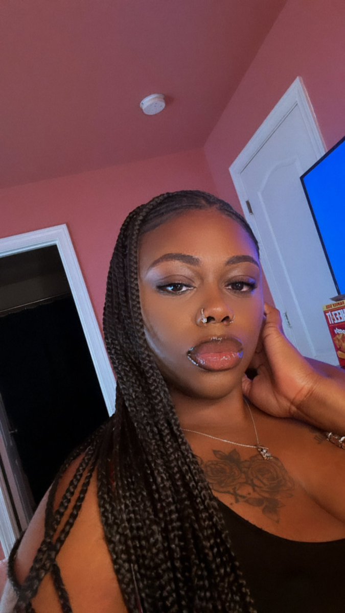 LipGawdess_'s tweet photo. Face card , mmmm nasty 🫠😮‍💨 &amp; these were taken by accident .. https://t.co/YRjotkEj32
