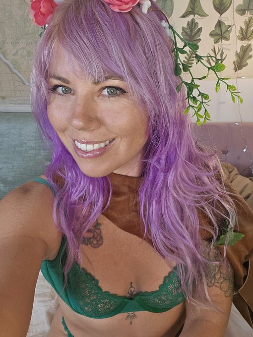 Going LIVE now for some sexy nerdy adventuring with Table Topless!  Click the 💬👇 to watch for free 👀
