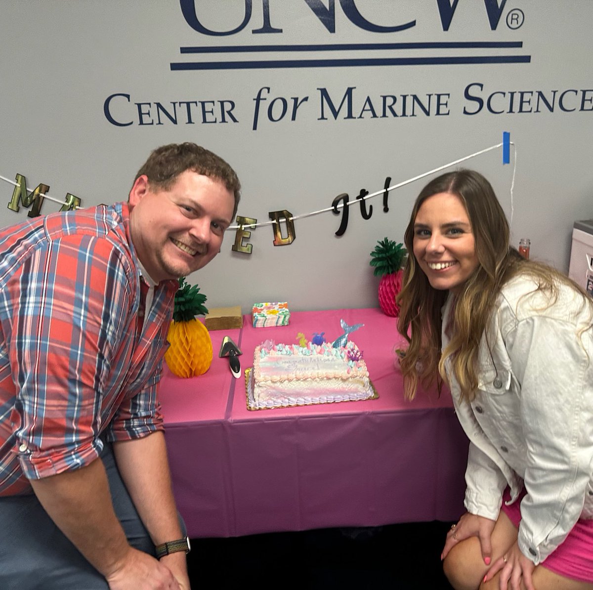 My first master’s student successfully defended her thesis today on the role of ammonia-oxidizing #Archaea in #ascidians or “sea squirts”. Grace did a fantastic job and will be working on the manuscript this fall as she starts her PhD with me!

#ProudAdvisor <a href="/UNCW_BaMB/">UNCW Biology & Marine Biology Department</a> <a href="/UNCW_CMS/">UNCW_CMS</a>