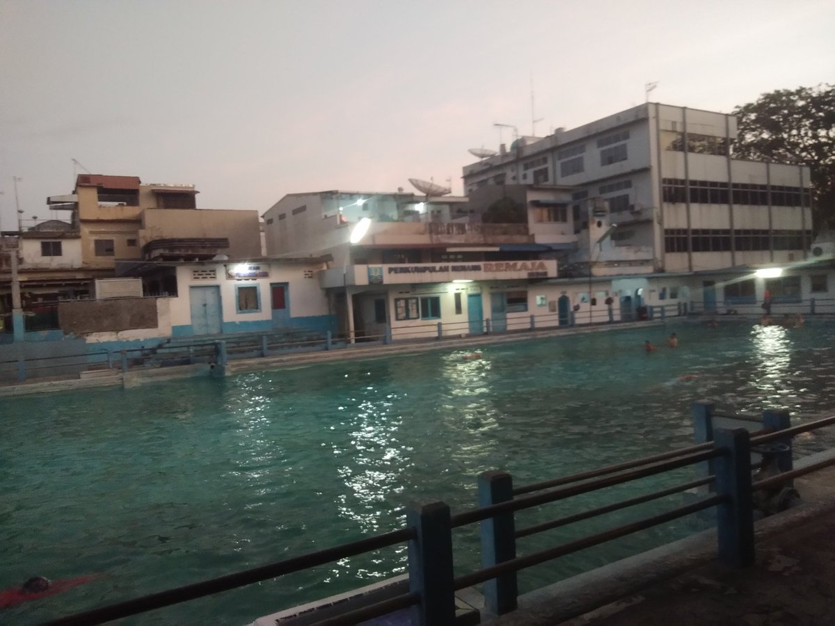 alfaandre1212's tweet photo. Yok renang bareng di kolam paradiso Jl sm raja pukul 05.30 pagi sudahbuka buat temen2 yg hobyrenang mari merapat air kolamnya hangat lo...
#gayremajamedan #gaymedan 
#gaysumatrautara #gaykotamedan #gaysmpmedan 
#medankota #medan https://t.co/zQcsl4LJDR