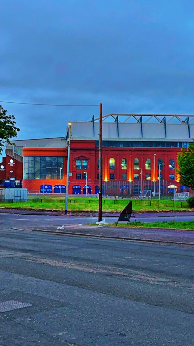 jami1690's tweet photo. Ibrox stadium as the sun goes down it lights up Class A building the front stand so can’t be touched #ibroxstaduim #rangersfc #nsns #watp #glasgow I can see it from my window and even that mob celtics stadium #parkhead and #hampden that’s what you get when your In the penthouse https://t.co/ZhXMUJSIyW