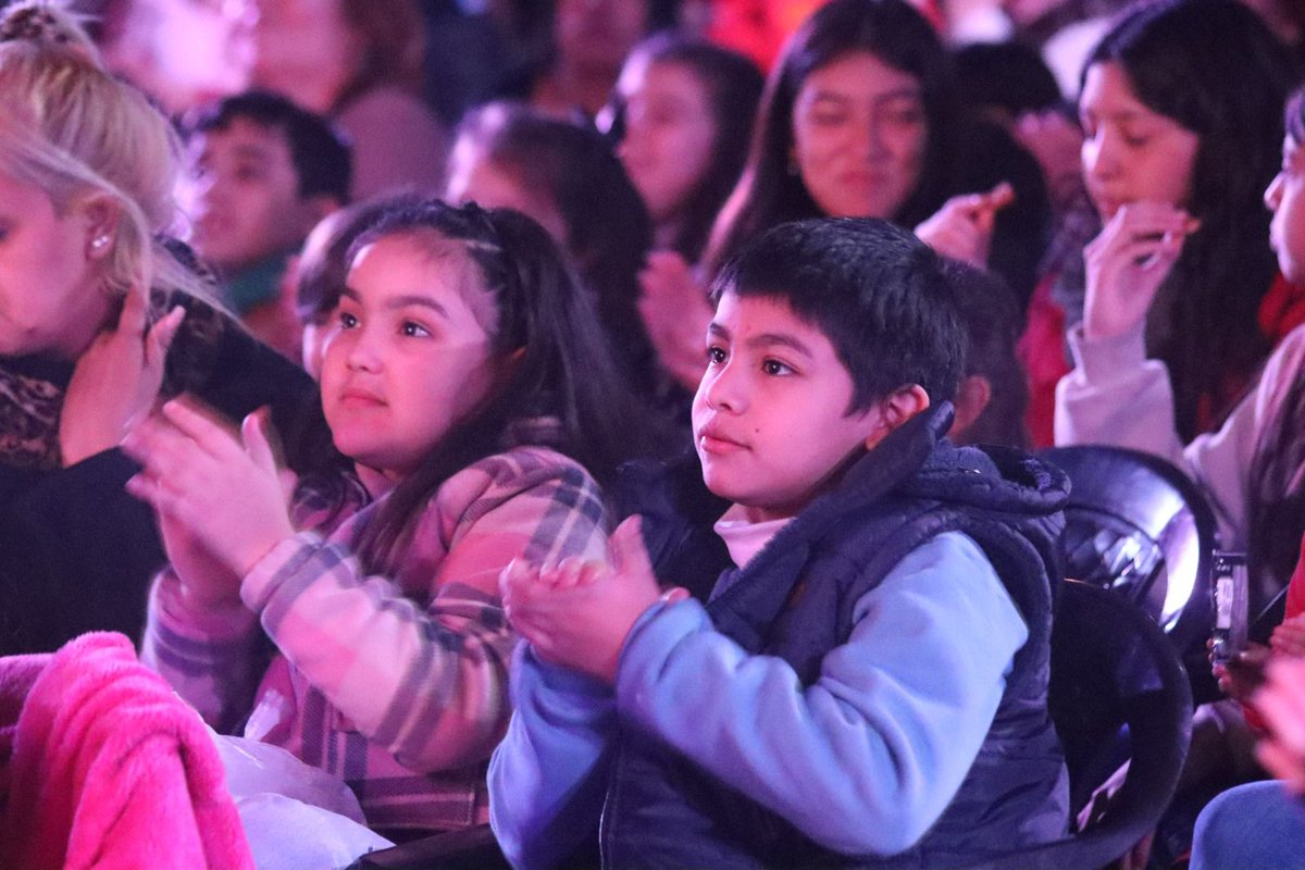 jaimemendezh's tweet photo. Hoy, junto a cientos de vecinos de todo nuestro distrito disfrutamos del show musical Gran Bohemia, uno de los tantos espectáculos que se realizan en la Fábrica del Arte #Vacaciones #SanMiguel https://t.co/dXhAtEuIKo