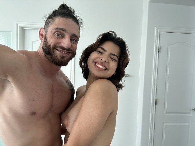 Some bts pics from yesterdays scene with the amazing @HazelHeartxxx for @TeamSkeet  🍑🍑🍑🍑 https://t.c<a href="/tag/mvsales"class="tags"><span>#mvsales</span></a>