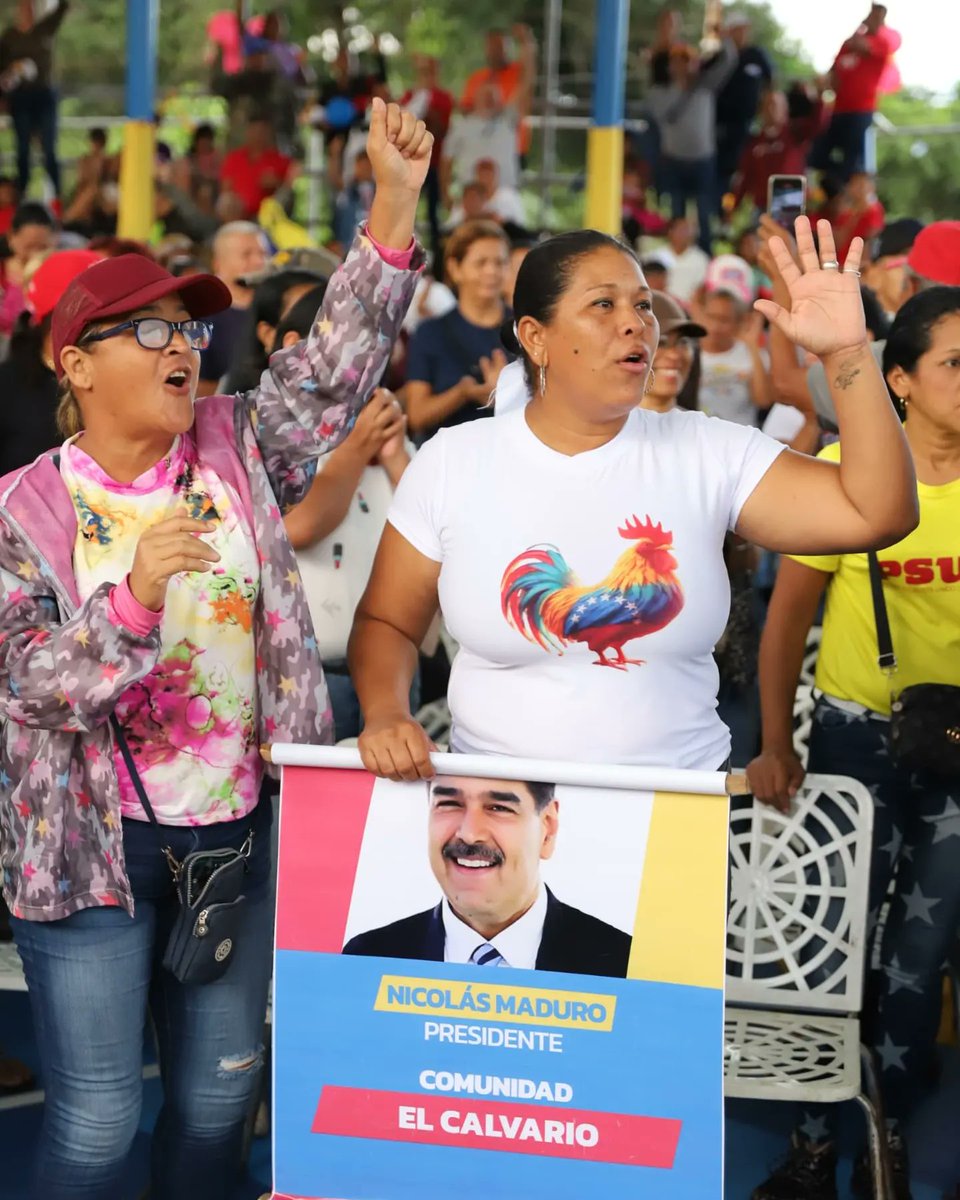 ErnestoLunaPsuv's tweet photo. Nos seguimos organizando para lo que será la victoria contundente de nuestro candidato @NicolasMaduro por eso el Equipo Politico del PSUV de la parroquia Santa Cruz está movilizado y en batalla permanente por nuestro Gallo Pinto. https://t.co/U3wLn3VeE7