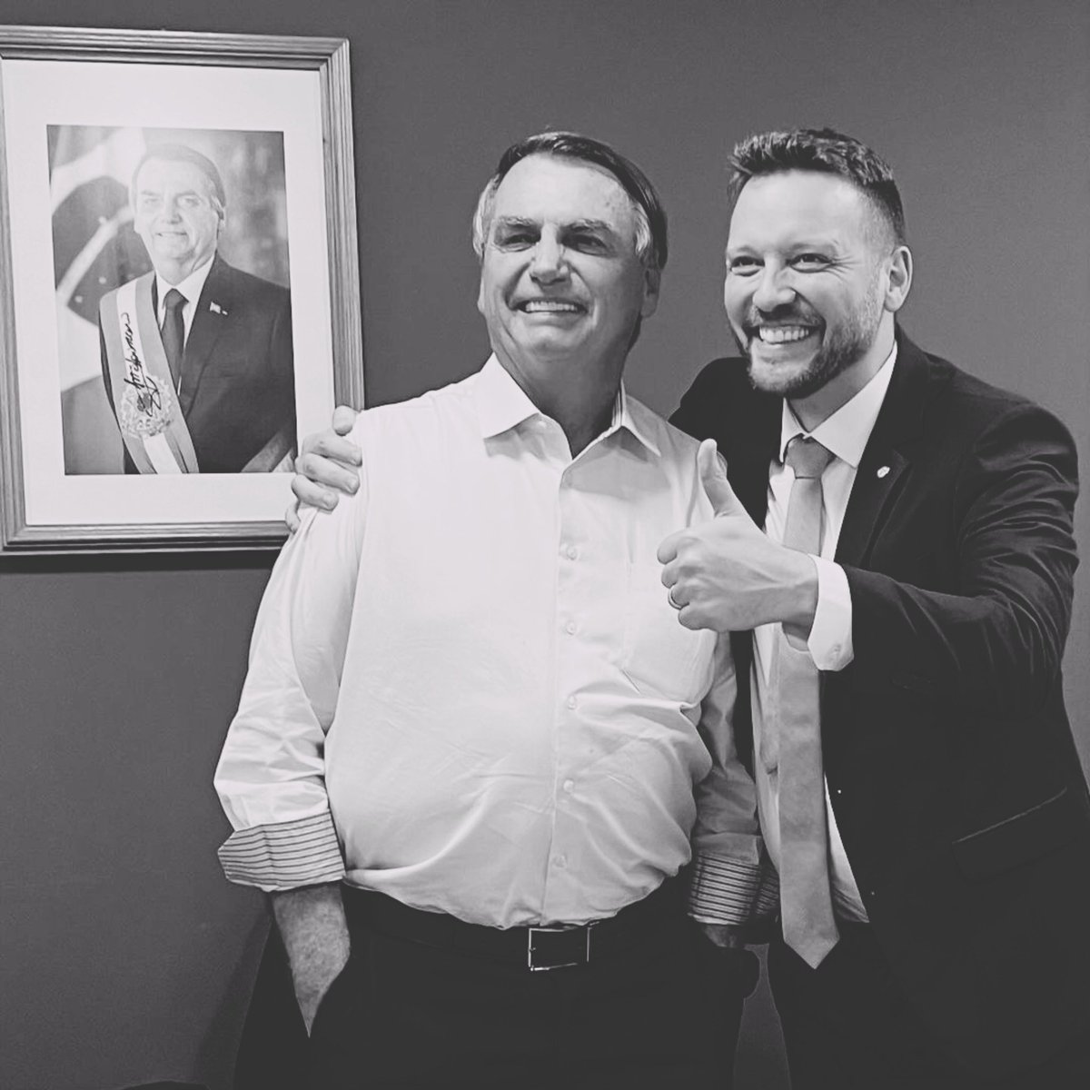 lazarorosa25's tweet photo. GRANDE DIA! TRE cassa mandato do deputado bolsonarista Maurício Marcon.

Desembargadores do TRE também cassaram diplomas dos suplentes do Podemos, determinando novo cálculo do quociente eleitoral.

Partido teria usado de candidatura laranja para fraudar cota de mulheres. https://t.co/9gPidXremf