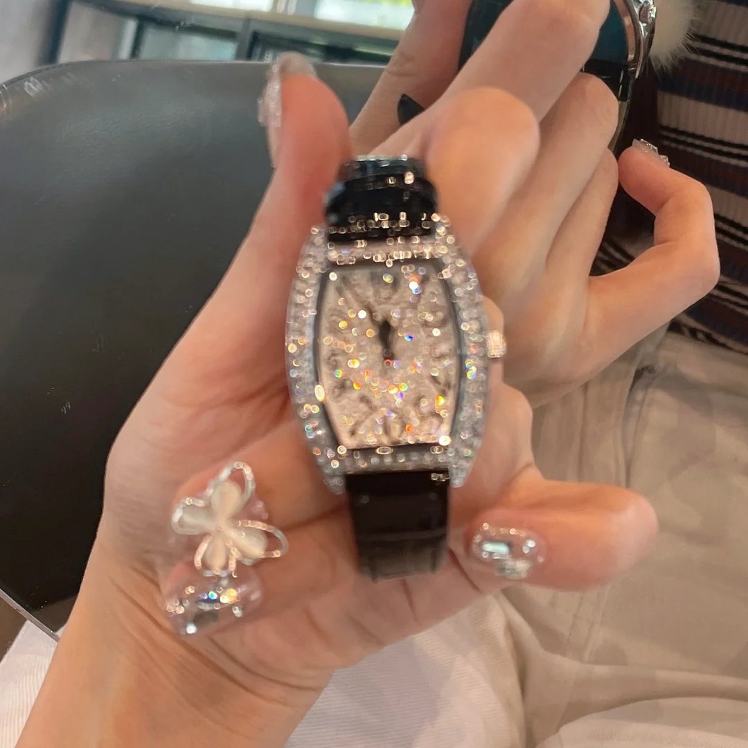 Gifts don’t have to be given by your boyfriend
Thank you for the gift from your bestie🎁