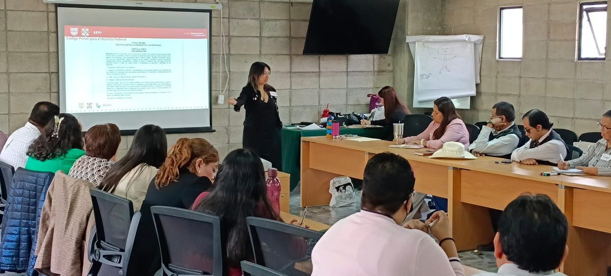 PDHCDMX's tweet photo. Hoy participamos con el módulo "Principios de Igualdad y No Discriminación, Enfoques Diferenciados e Interseccionalidad" en el taller piloto “La atención de las personas servidoras públicas, con enfoque intercultural para el cumplimiento de los Derechos Indígenas”.

Desde la #IESIDH en coordinación con la @SEPICDMX refrendamos nuestro compromiso para el fortalecimiento de capacidades para la mejor atención de grupos de atención prioritaria.